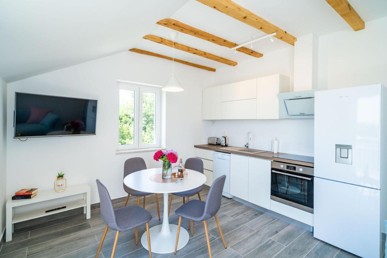 Apartments Amalija Čilipi Екстериор снимка