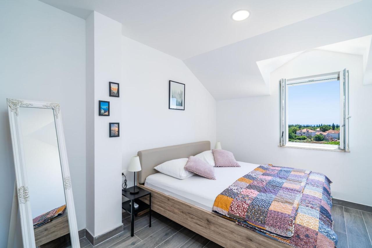 Apartments Amalija Čilipi Екстериор снимка