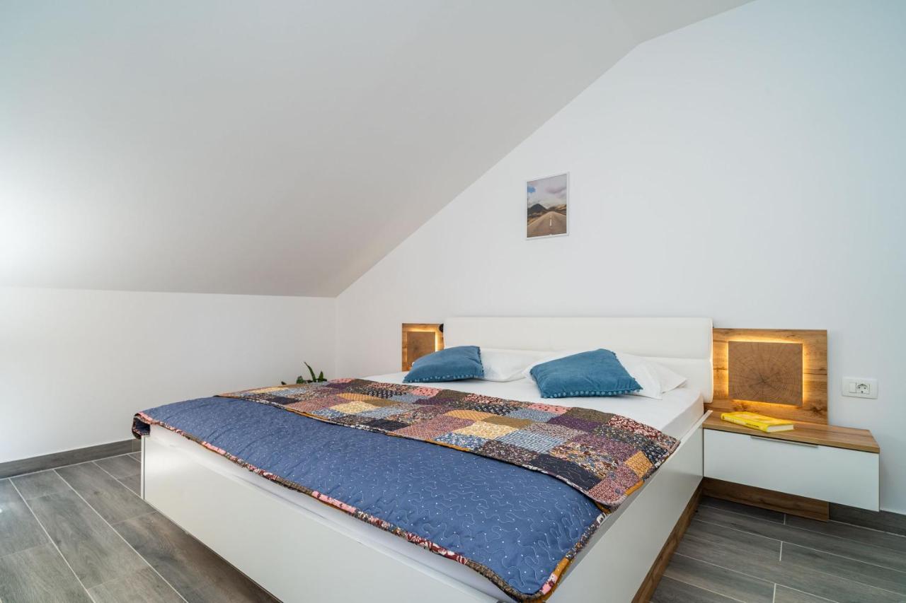 Apartments Amalija Čilipi Екстериор снимка