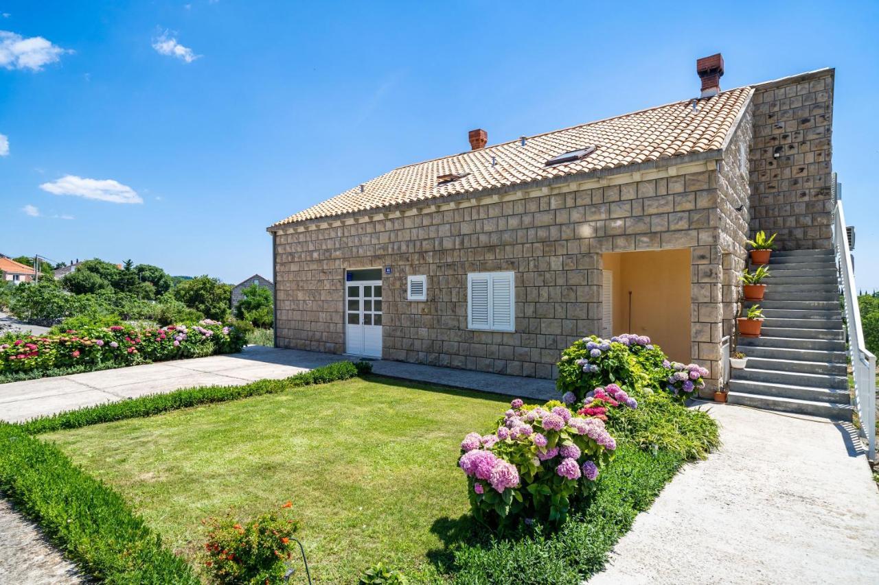 Apartments Amalija Čilipi Екстериор снимка