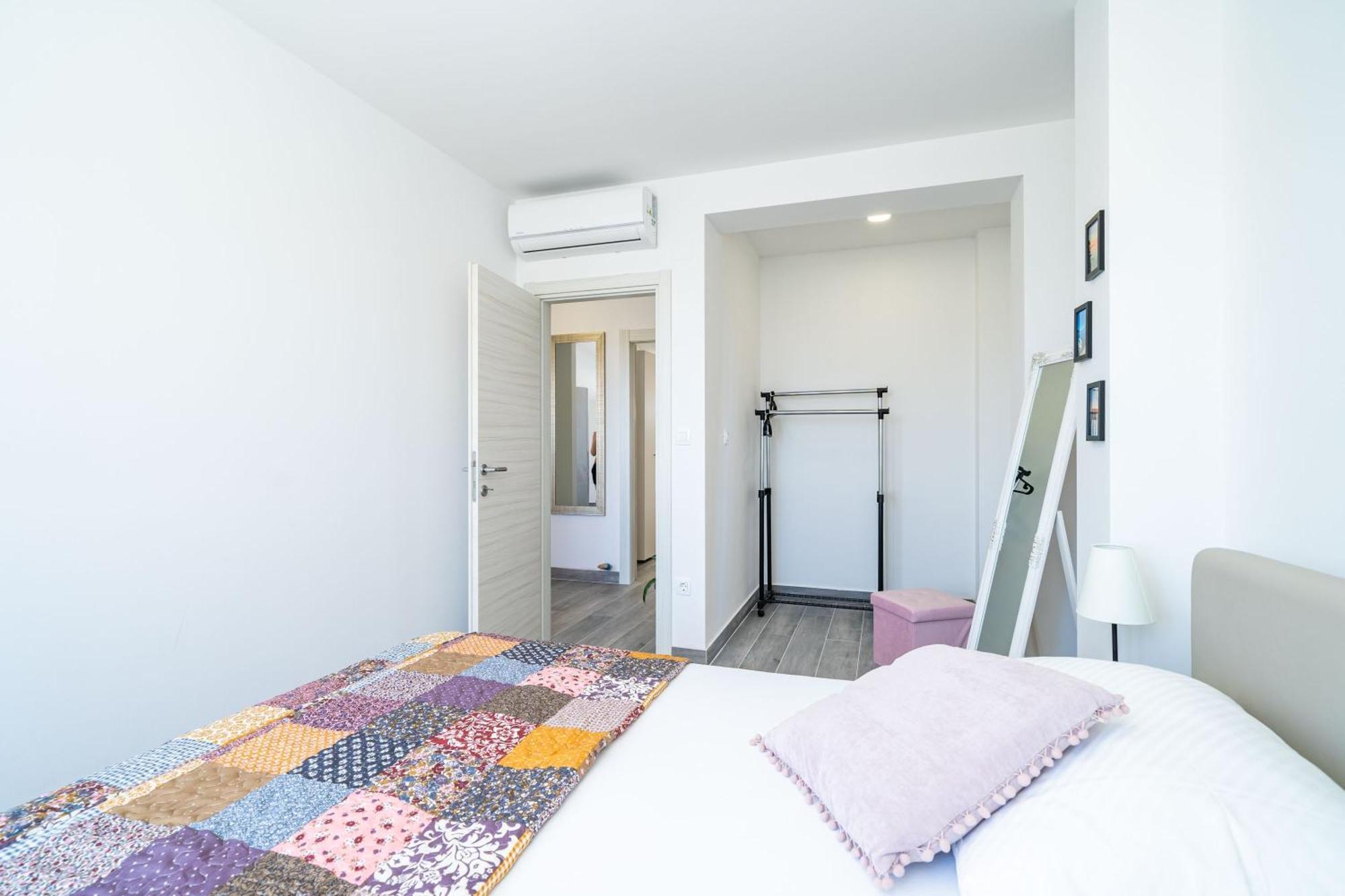Apartments Amalija Čilipi Стая снимка