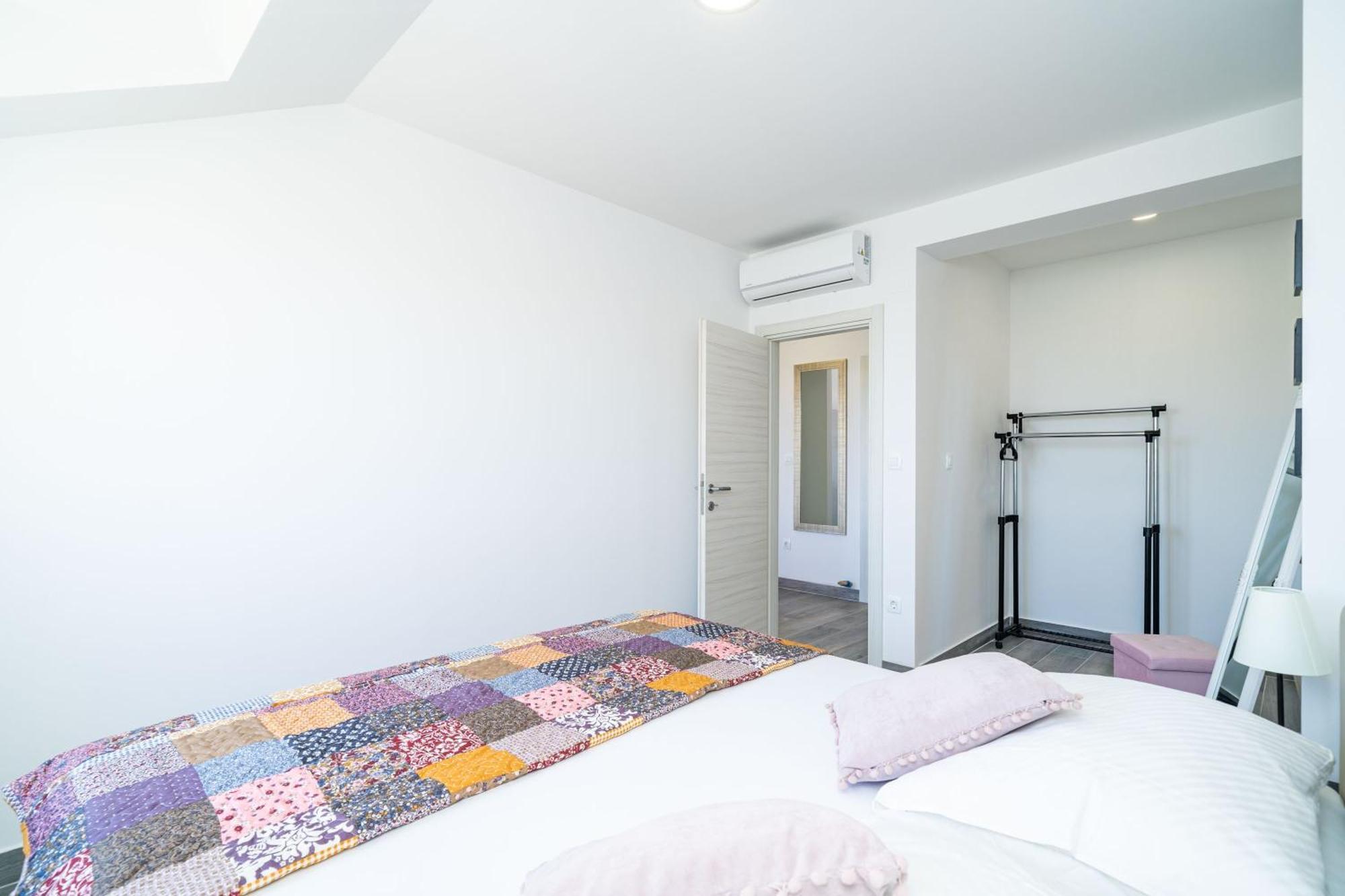Apartments Amalija Čilipi Стая снимка