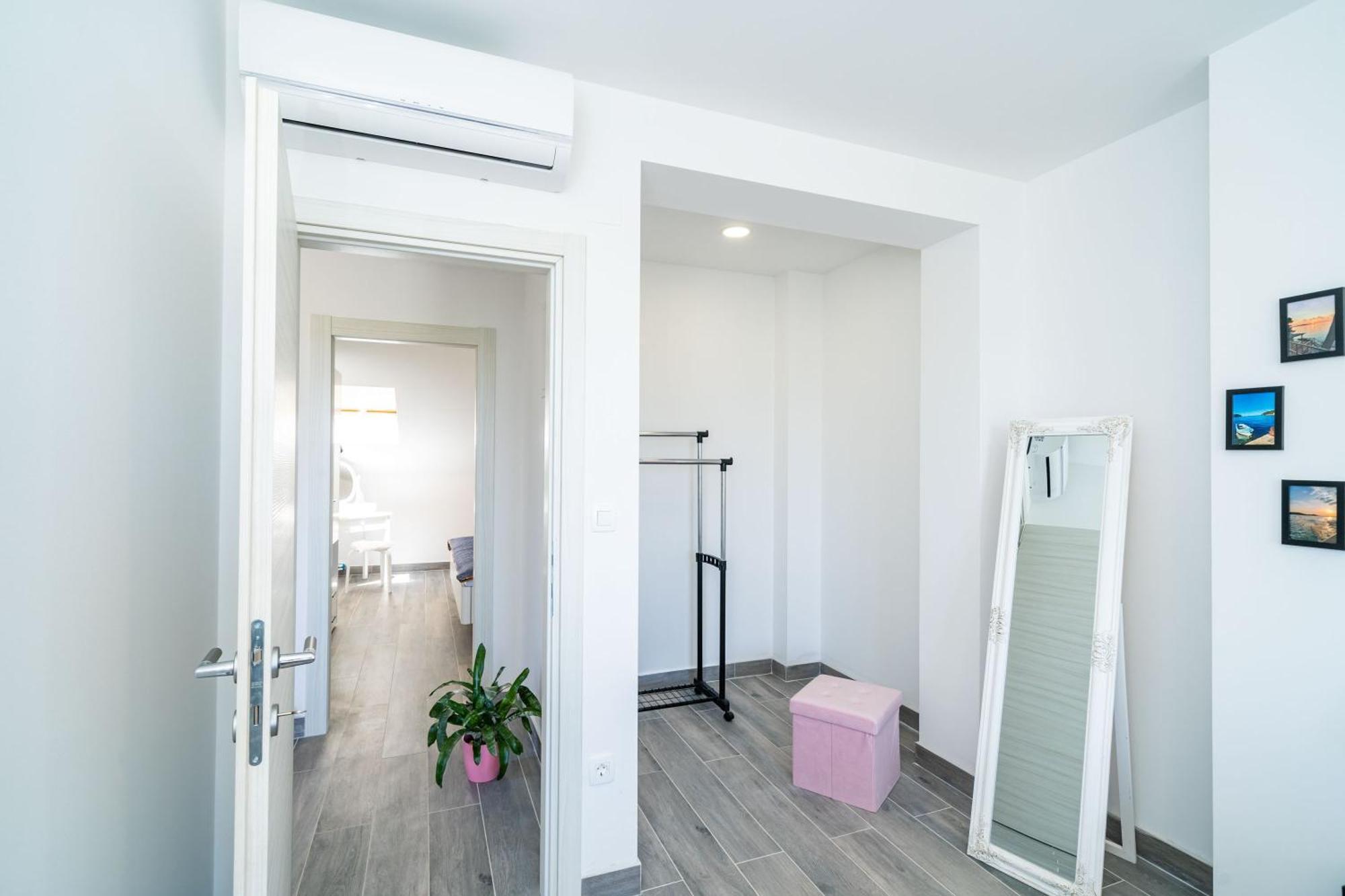 Apartments Amalija Čilipi Стая снимка