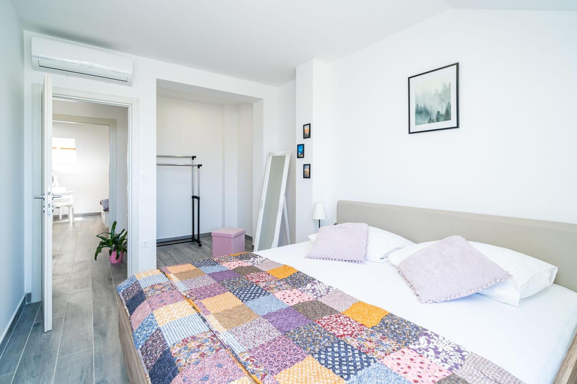 Apartments Amalija Čilipi Стая снимка