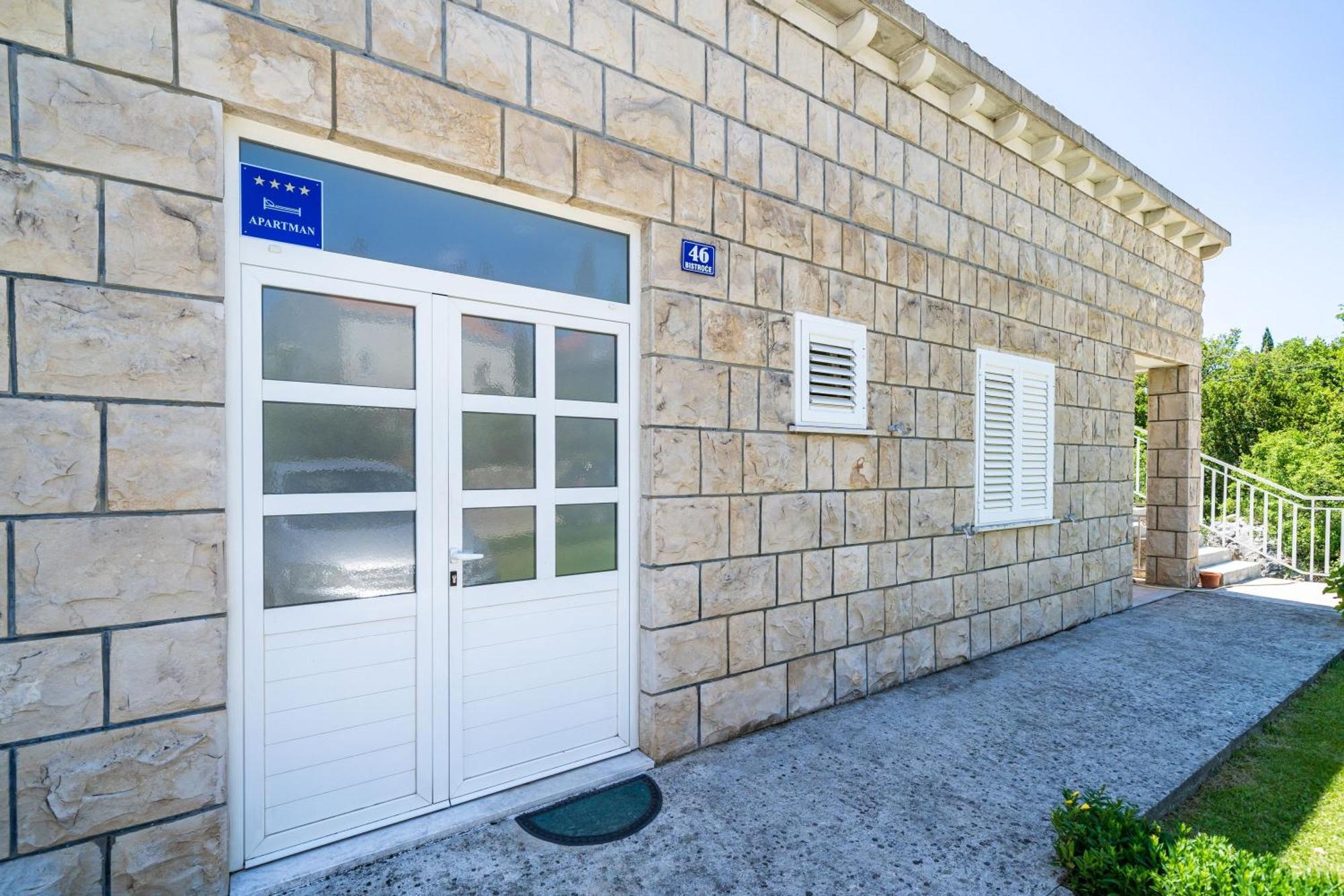 Apartments Amalija Čilipi Стая снимка