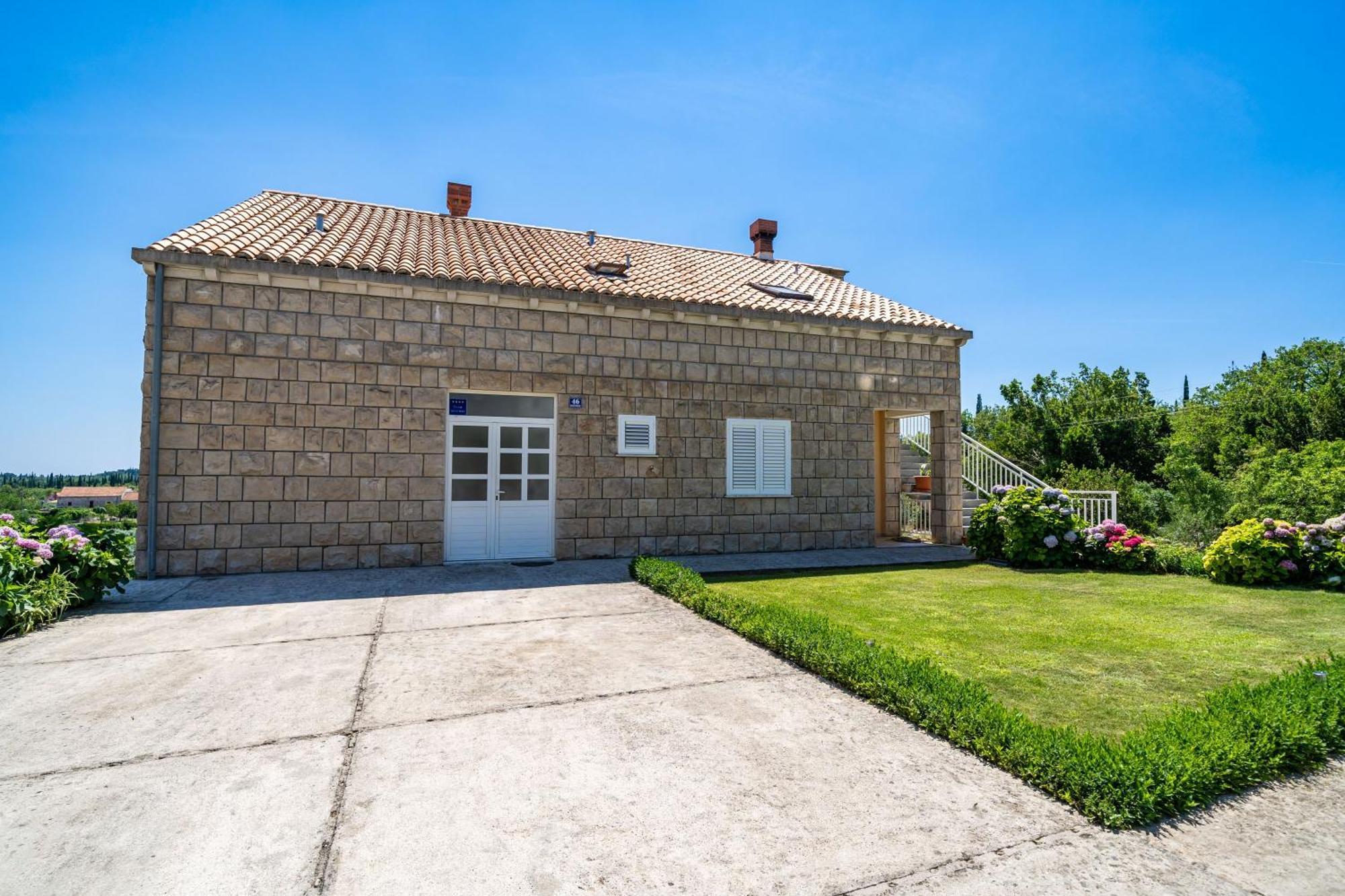 Apartments Amalija Čilipi Стая снимка