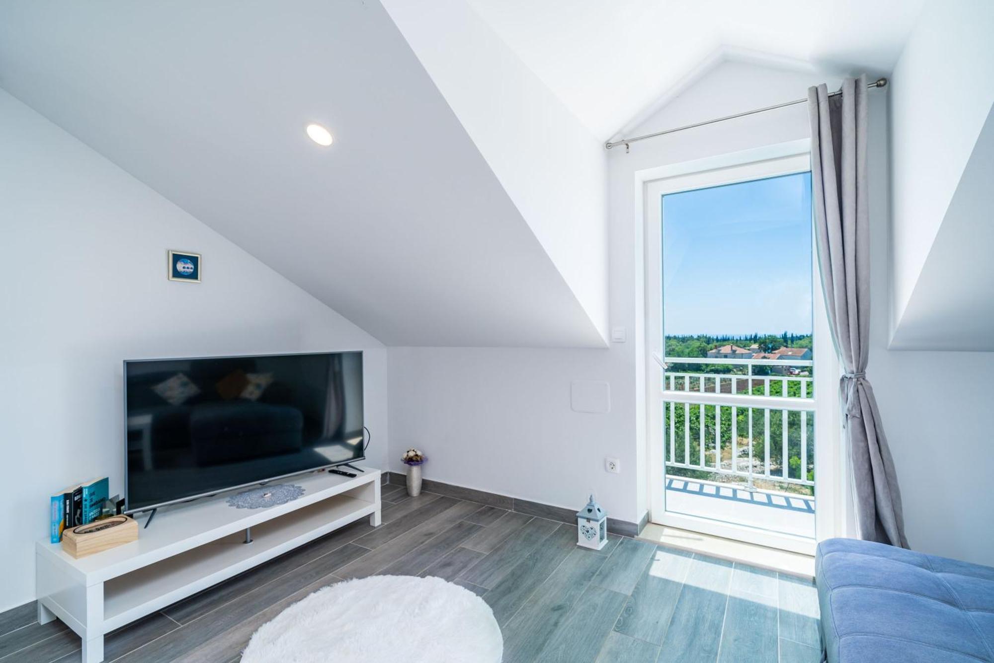Apartments Amalija Čilipi Стая снимка